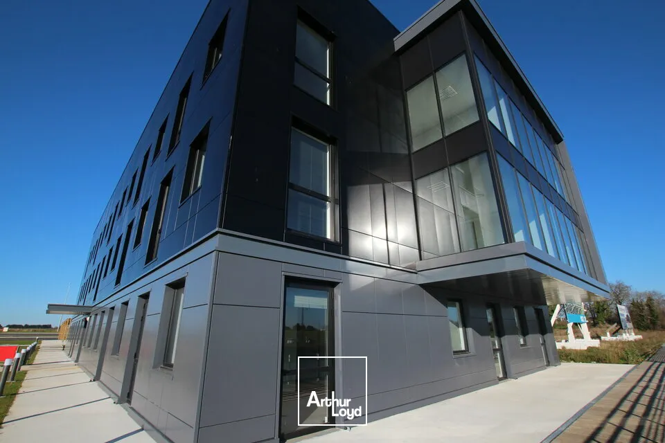 A VENDRE - IMMEUBLE DE BUREAUX NEUFS - 1845 m2 + 61 PARKINGS
