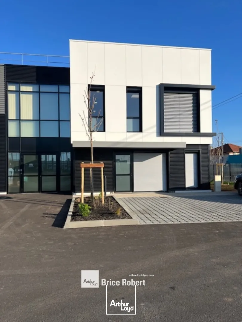 À louer - Cellules au sein d'un environnement architectural et accès direct au cours Franklin Roosevelt - Vaulx En Velin