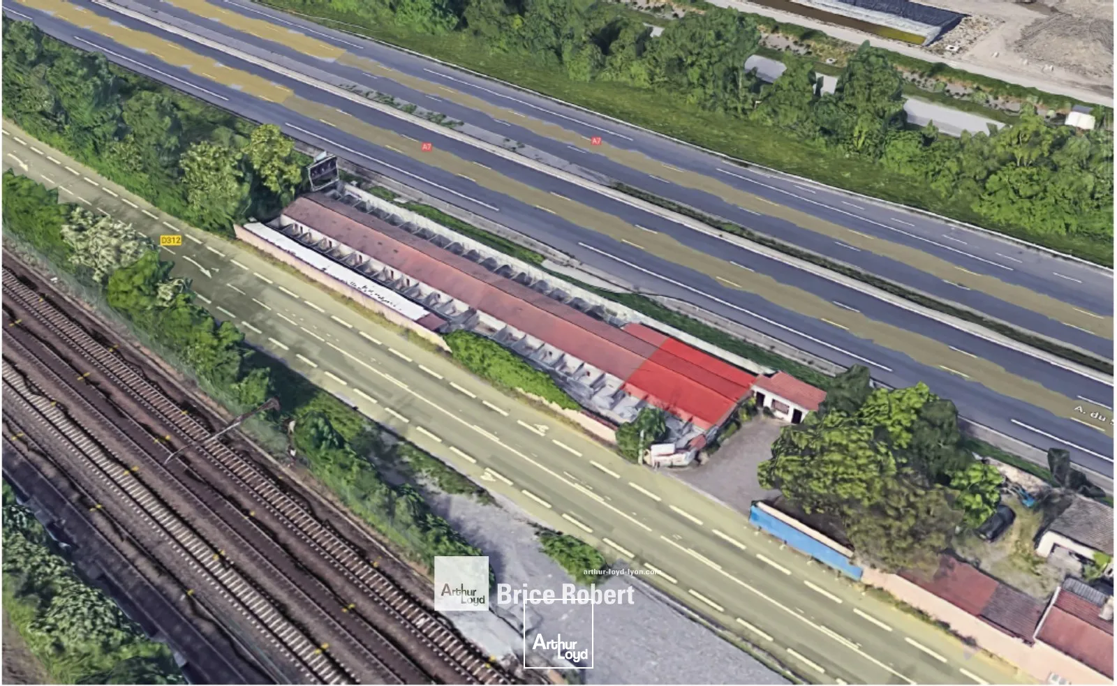 A vendre ou à louer - Locaux d'activités idéalement situé avec grande visibilité - Ternay