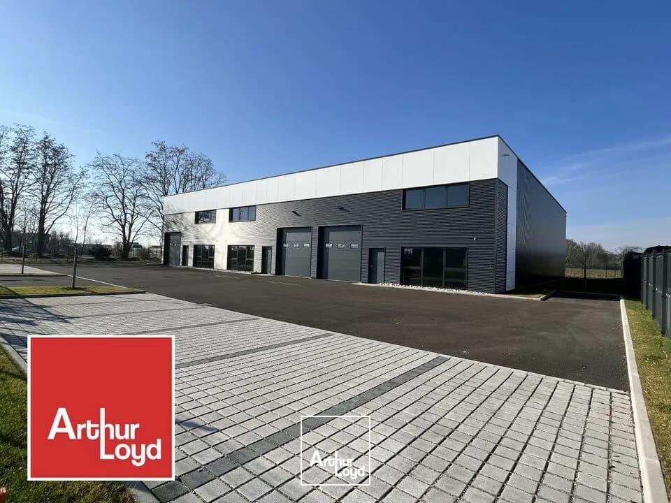 LOCAL D'ACTIVITE - ENTREPOT à LOUER de 784 m²