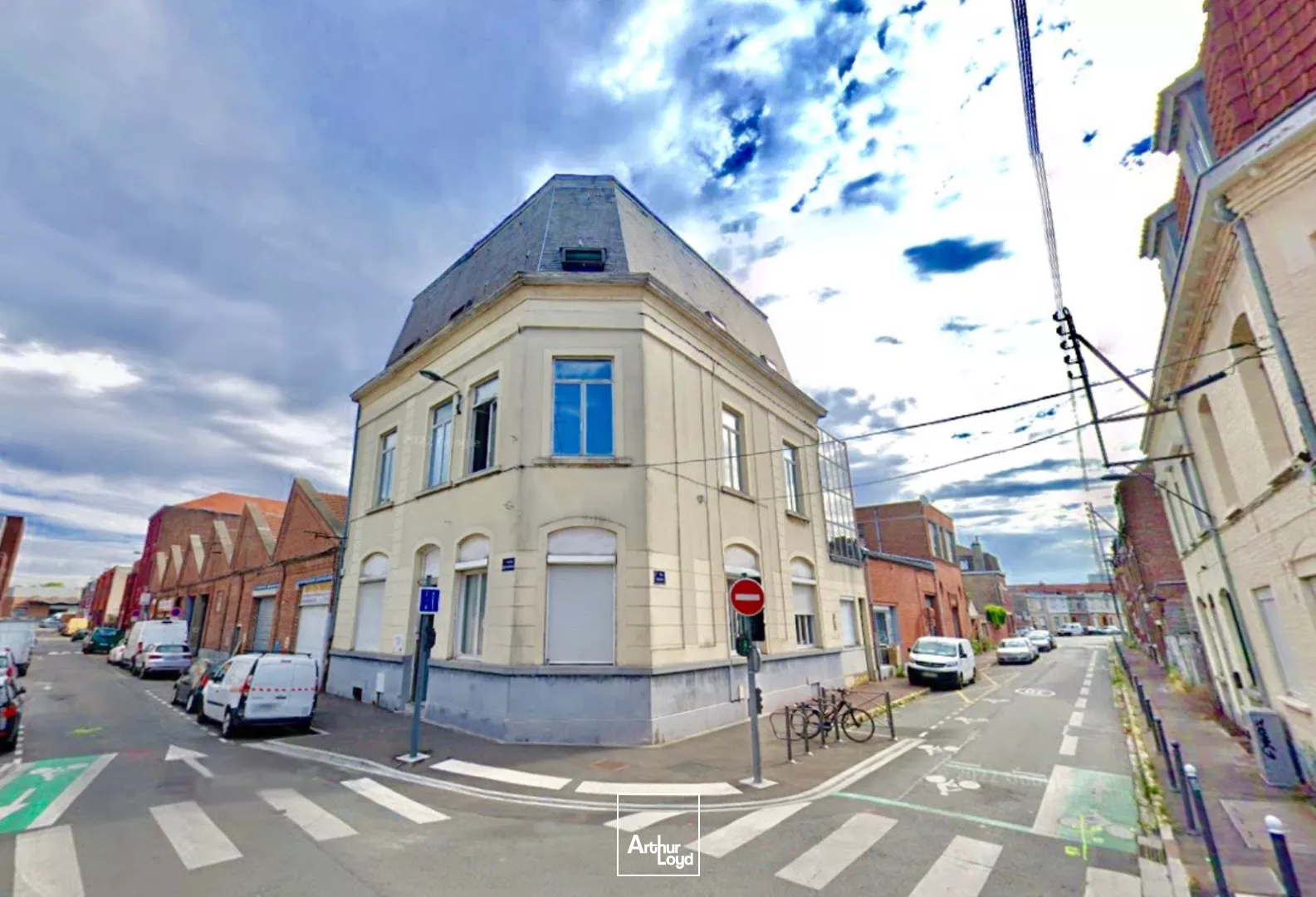 Immeuble indépendant ERP à vendre à Lille - 518 m² de bureaux et espaces de formation accessibles métro